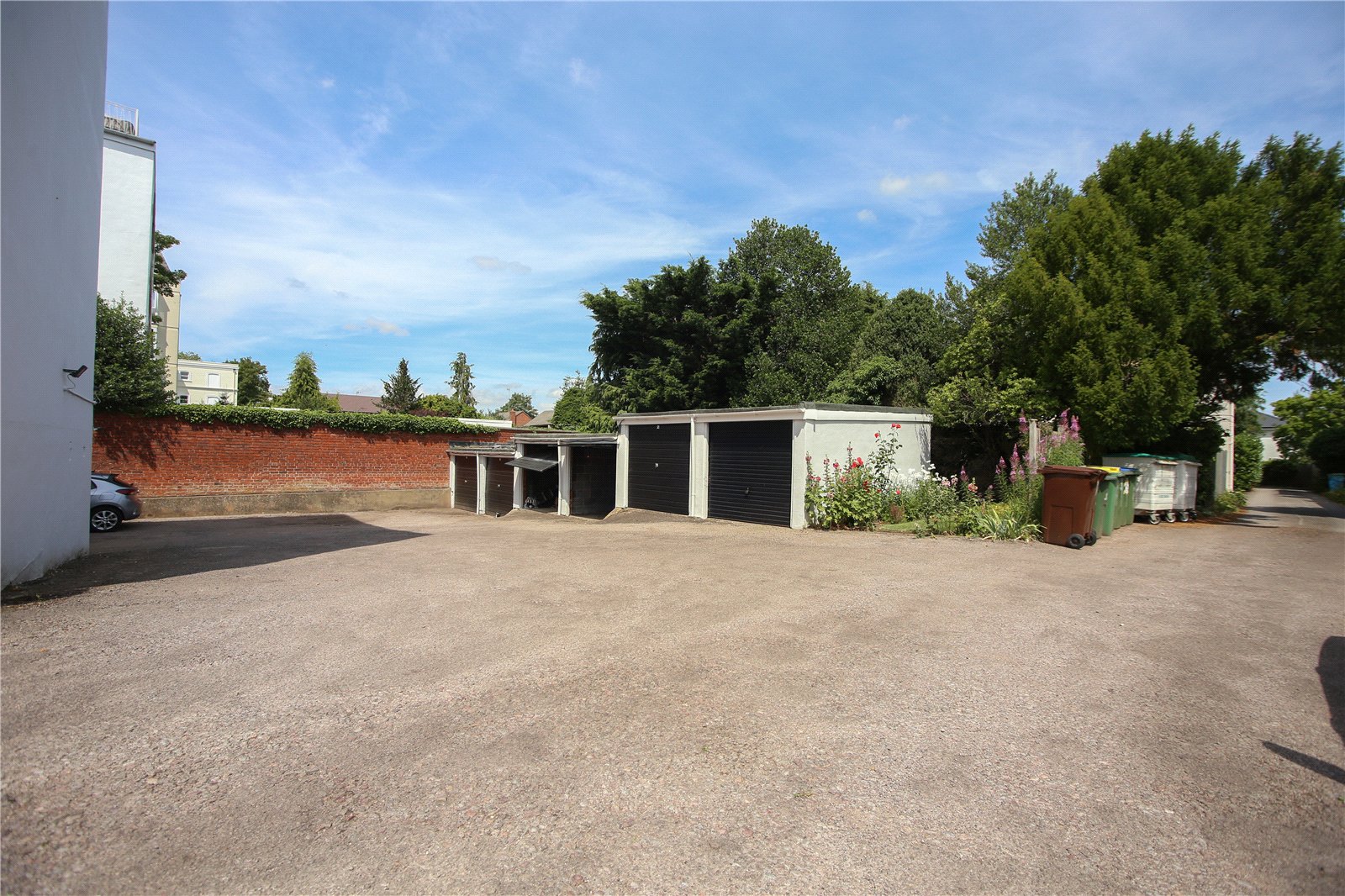 2 bedroom Flat to let in Cheltenham, Gloucestershire