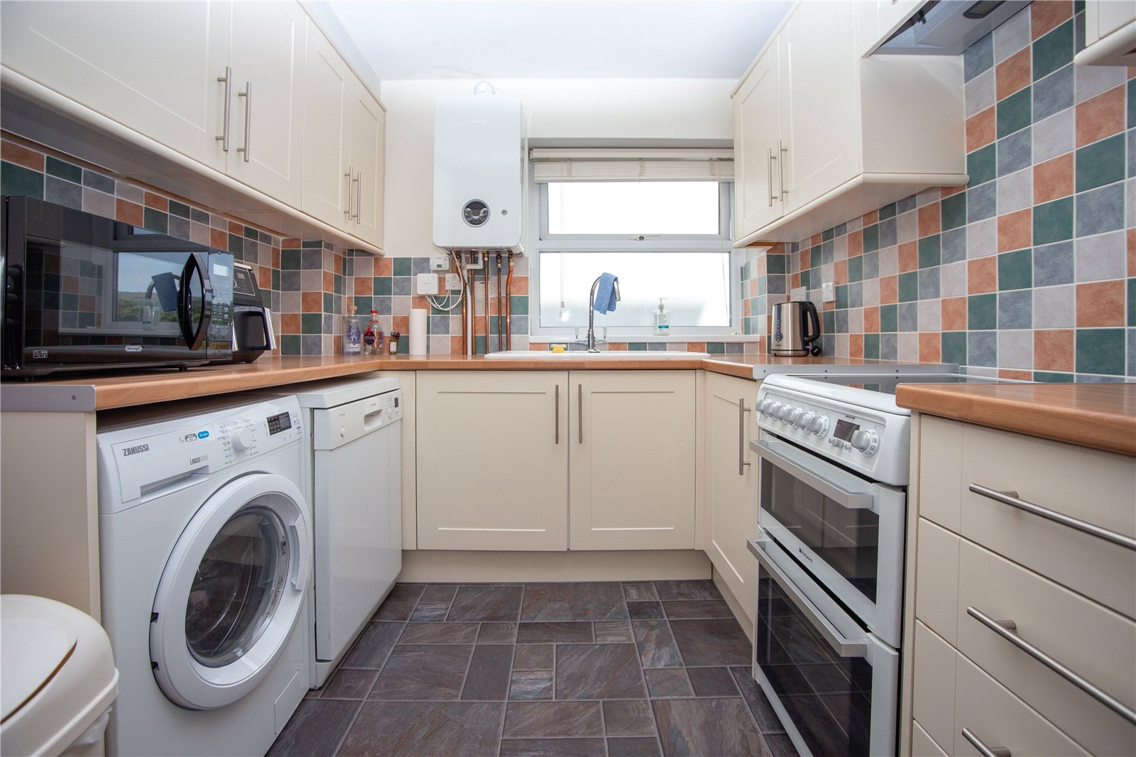 2 bedroom Flat to let in Cheltenham, Gloucestershire