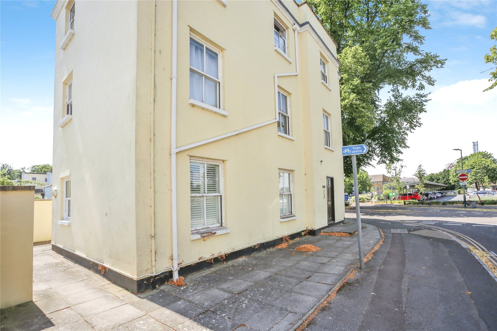 1 bedroom Flat to let in Cheltenham, Gloucestershire