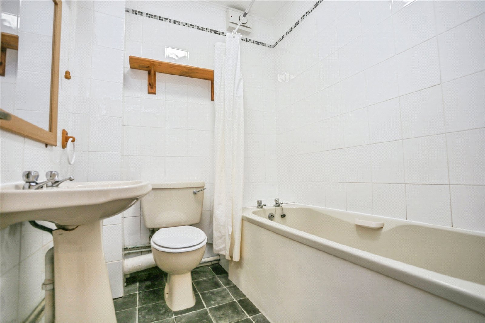 1 bedroom Flat to let in Cheltenham, Gloucestershire