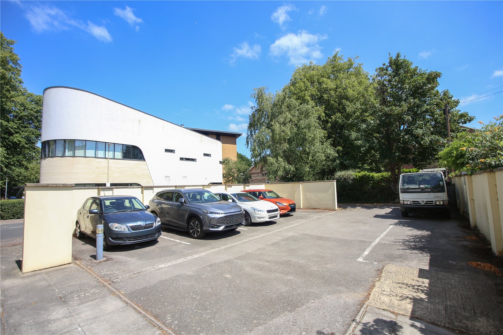 1 bedroom Flat to let in Cheltenham, Gloucestershire