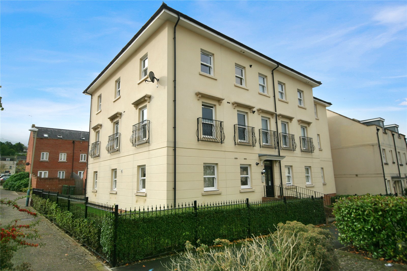 2 bedroom Flat to let in Cheltenham, Gloucestershire