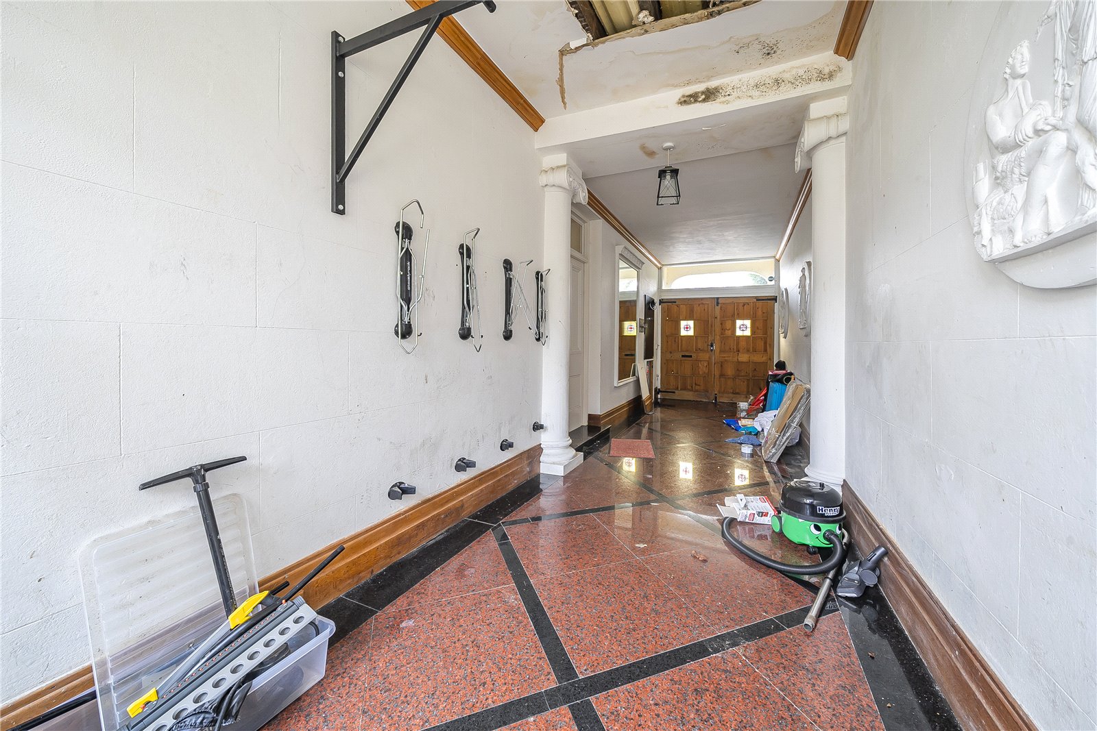 4 bedroom House for sale in Cheltenham