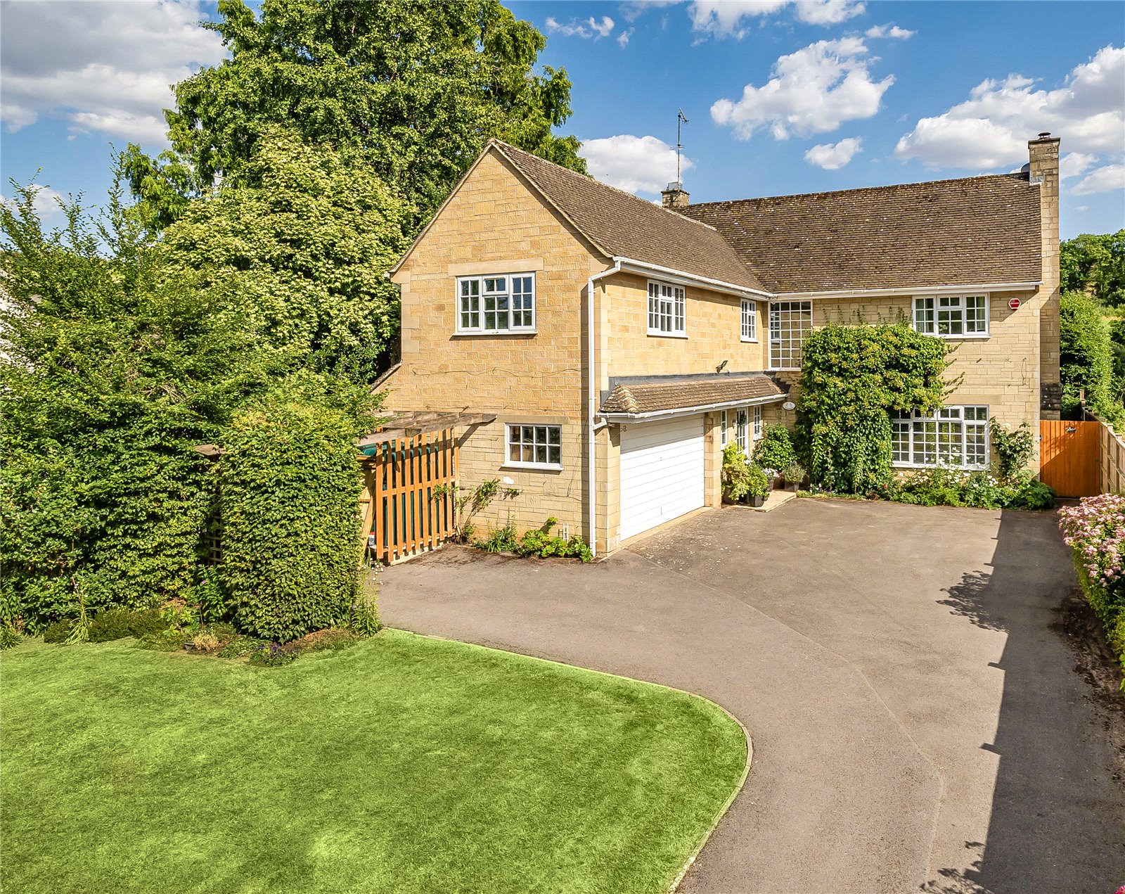 5 bedroom House for sale in Cheltenham