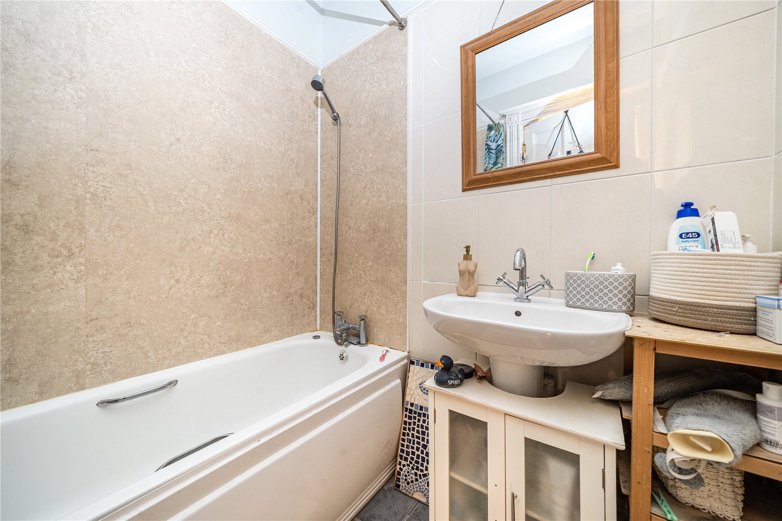 7 bedroom House for sale in Cheltenham