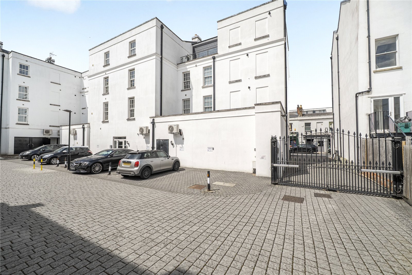 3 bedroom Flat for sale in Cheltenham