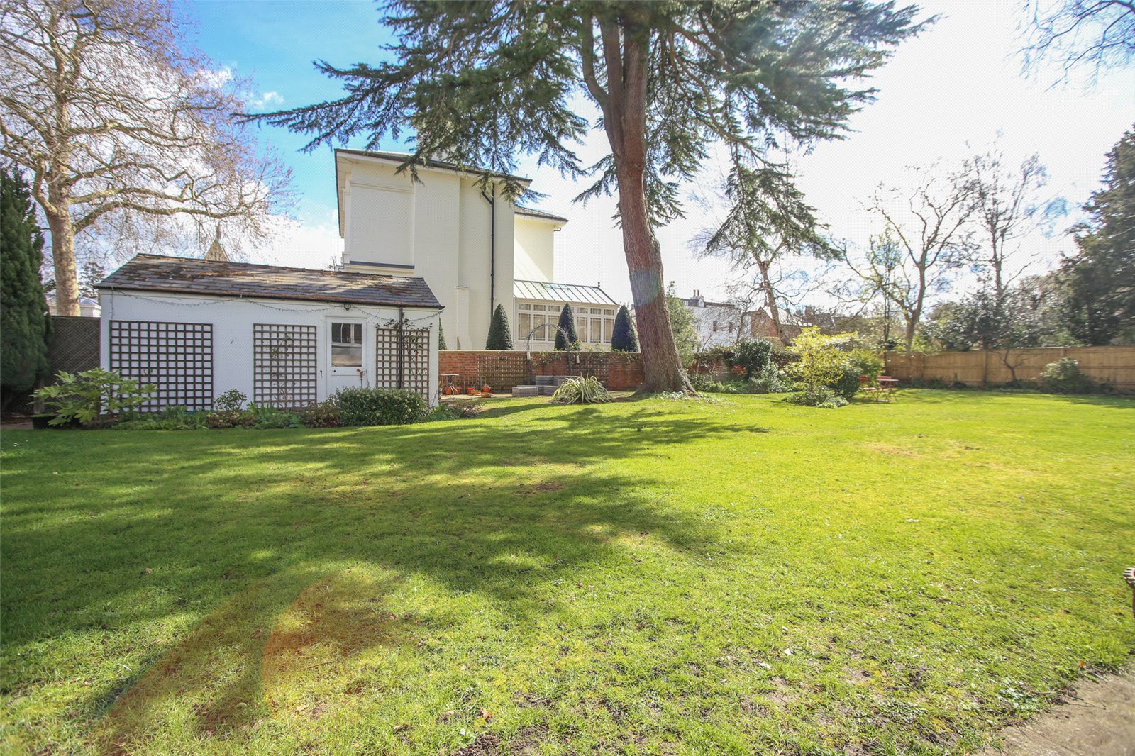 2 bedroom Flat for sale in Cheltenham