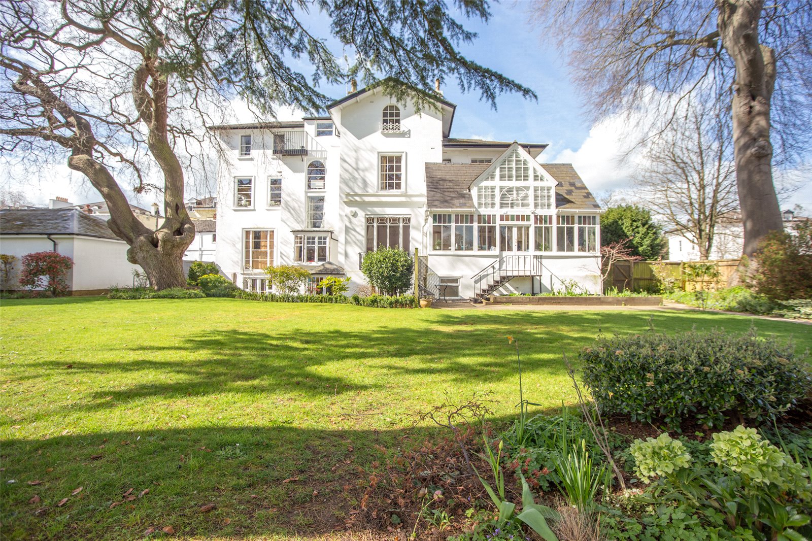 2 bedroom Flat for sale in Cheltenham