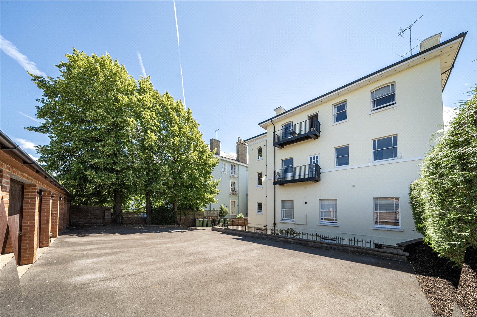 2 bedroom Flat for sale in East Approach Drive, Cheltenham