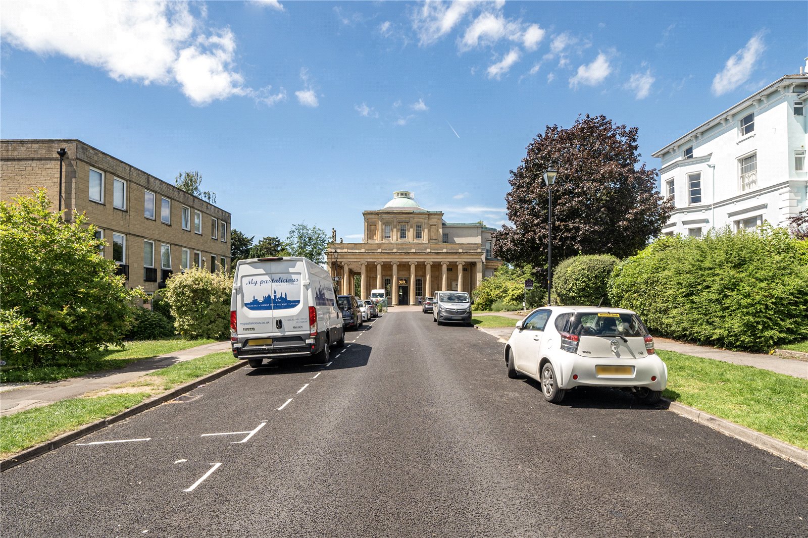 2 bedroom Flat for sale in East Approach Drive, Cheltenham
