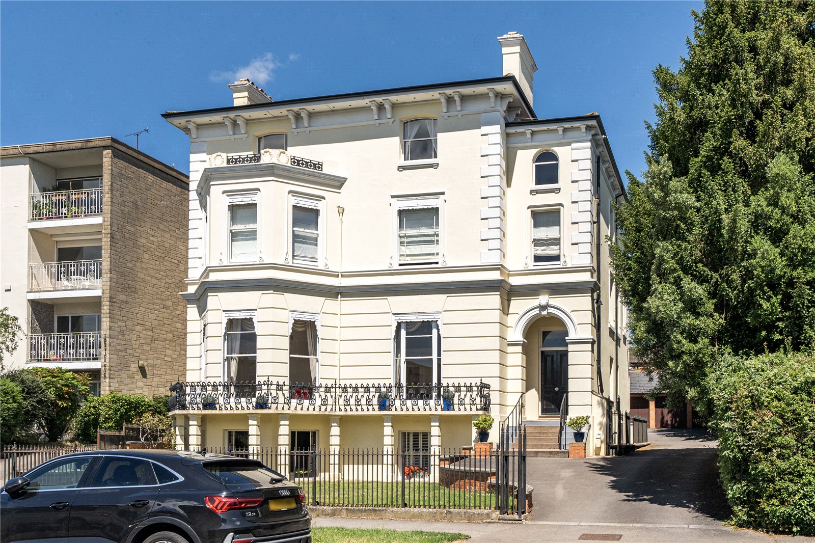 2 bedroom Flat for sale in East Approach Drive, Cheltenham