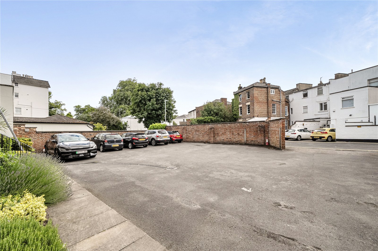 2 bedroom Flat for sale in Cheltenham