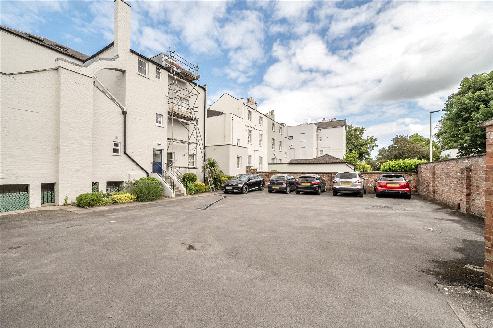 2 bedroom Flat for sale in Cheltenham