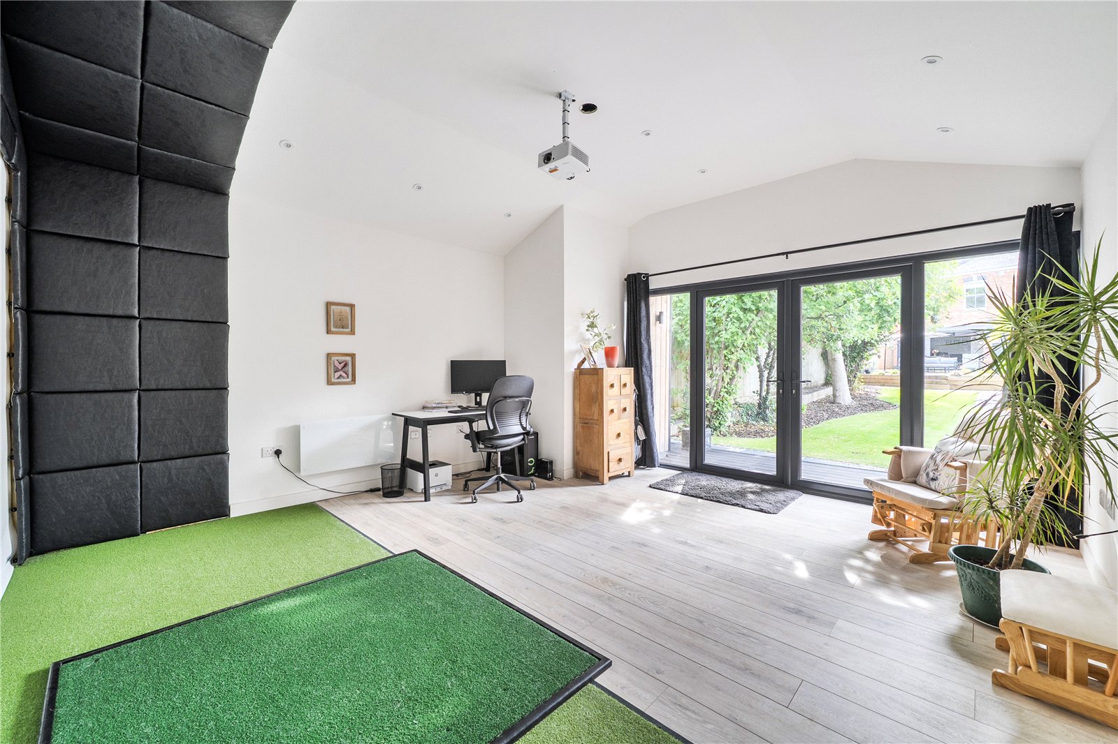 4 bedroom House for sale in Cheltenham