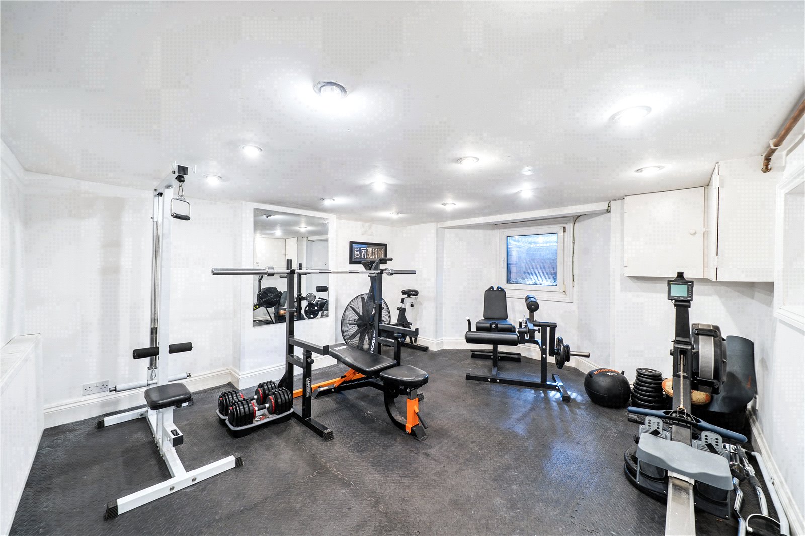4 bedroom House for sale in Cheltenham