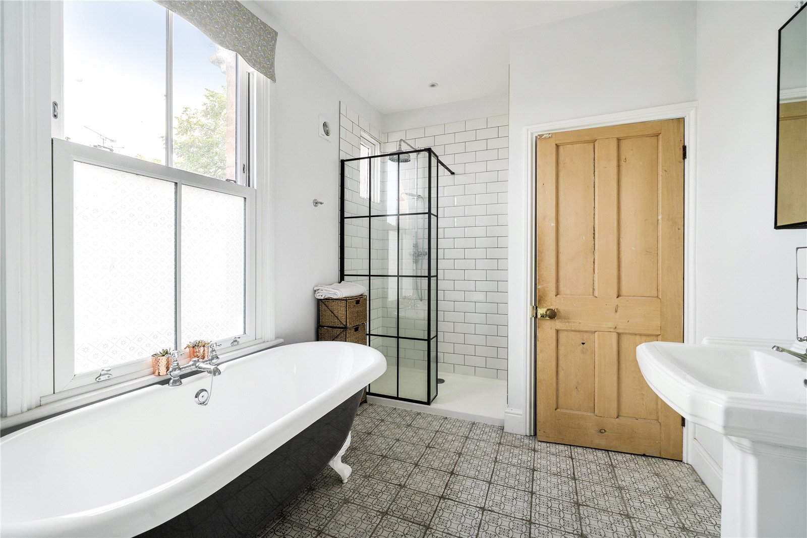 4 bedroom House for sale in Cheltenham