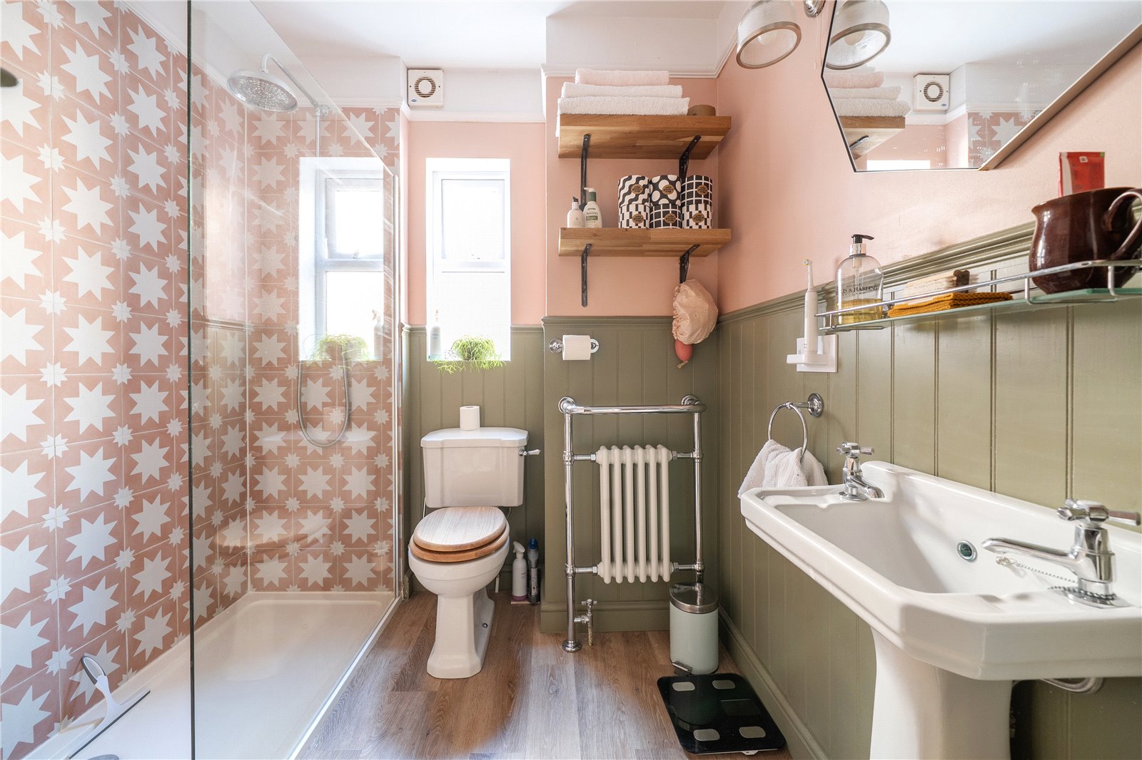 4 bedroom House for sale in Cheltenham
