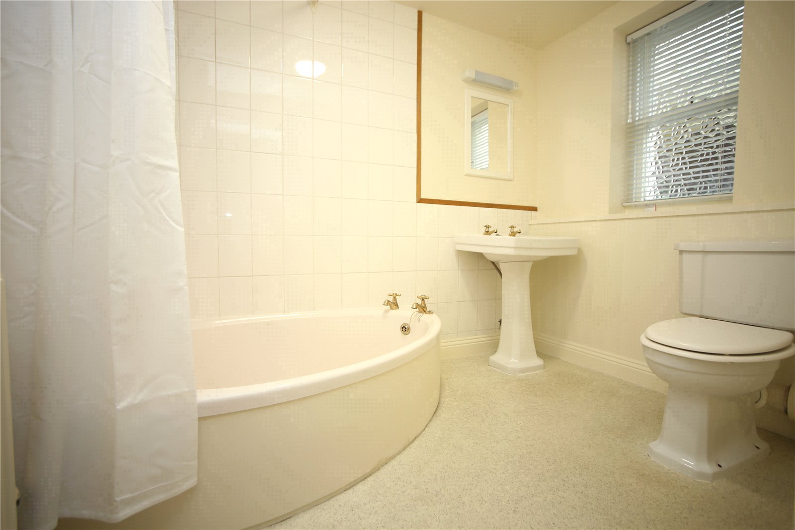 4 bedroom Flat to let in Cheltenham, Gloucestershire