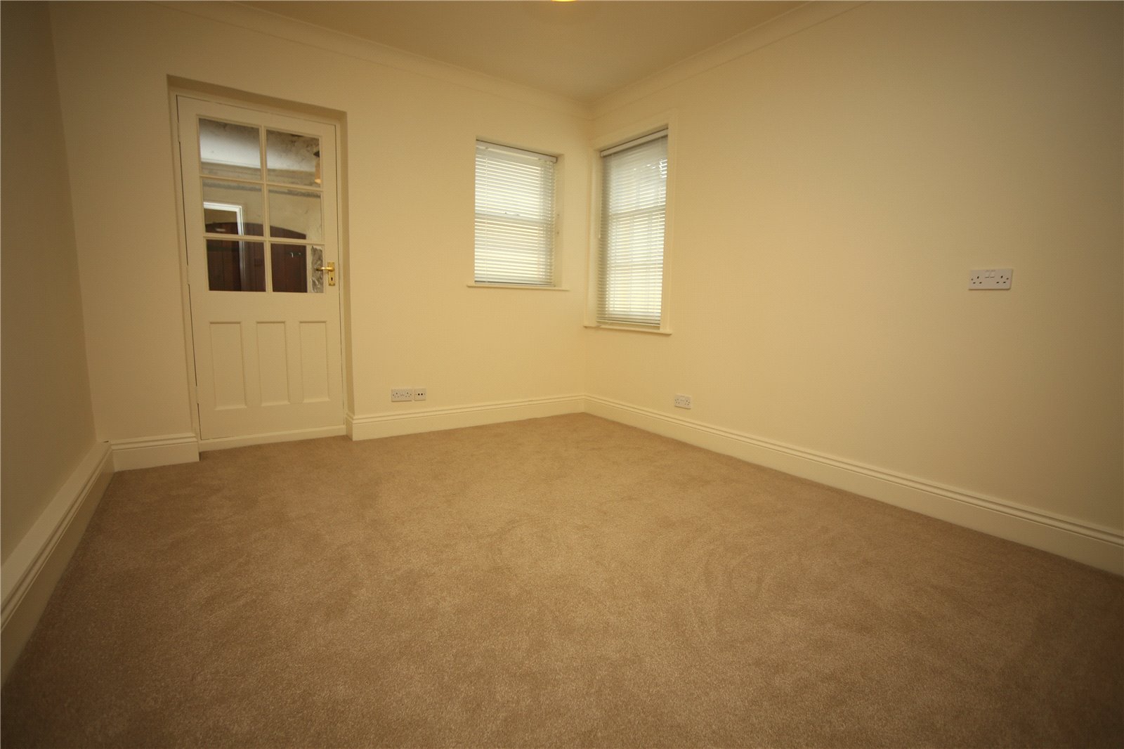 4 bedroom Flat to let in Cheltenham, Gloucestershire