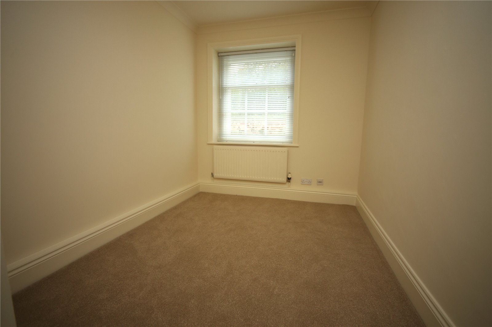 4 bedroom Flat to let in Cheltenham, Gloucestershire