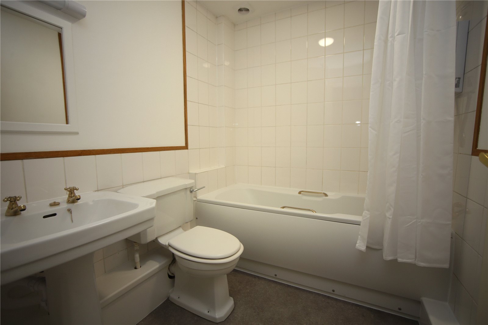 4 bedroom Flat to let in Cheltenham, Gloucestershire
