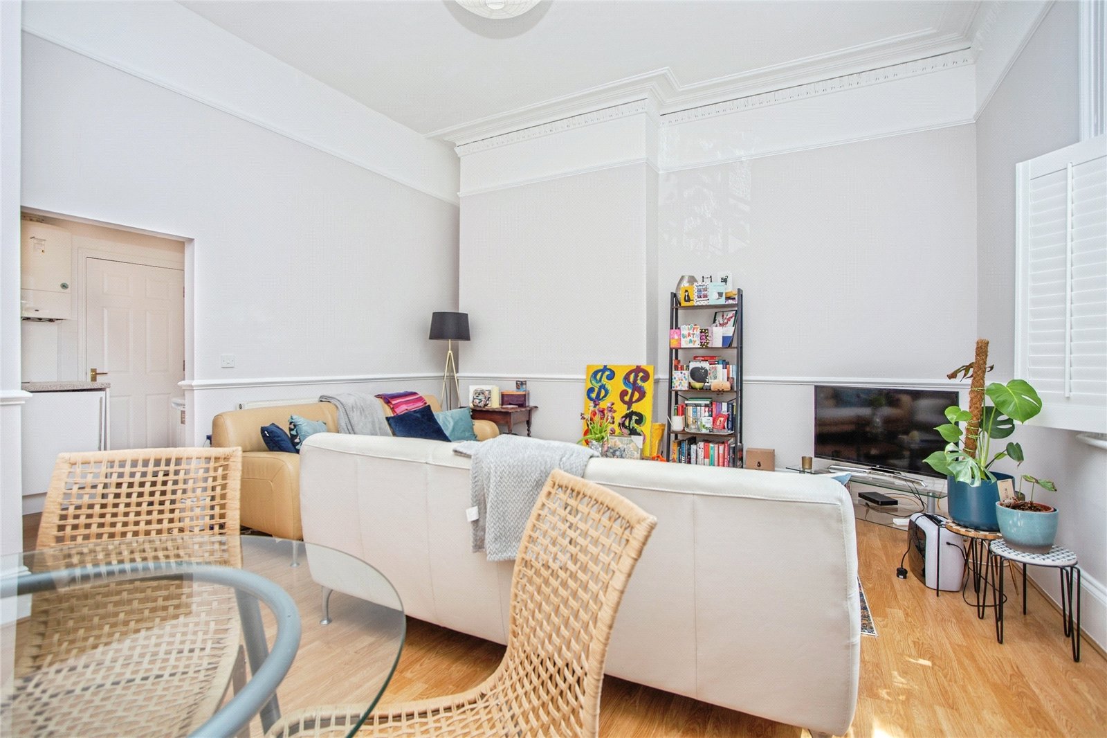 1 bedroom Flat to let in Cheltenham, Gloucestershire