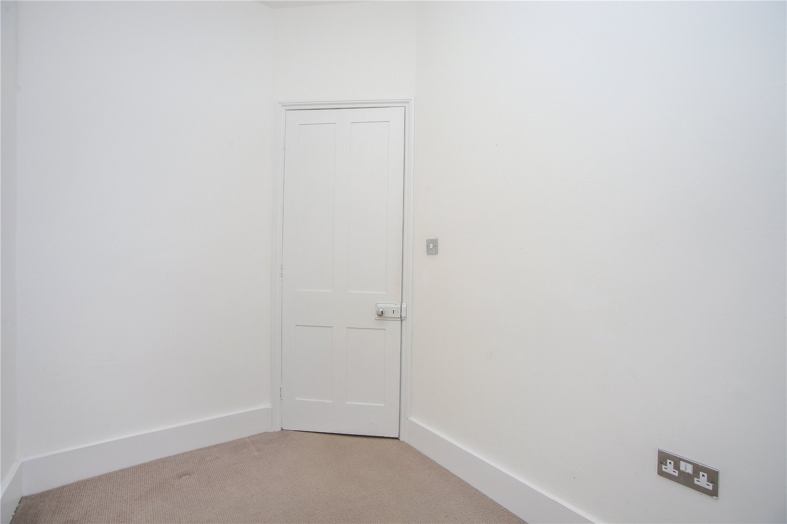 2 bedroom Flat to let in Fairview, Cheltenham, Glos