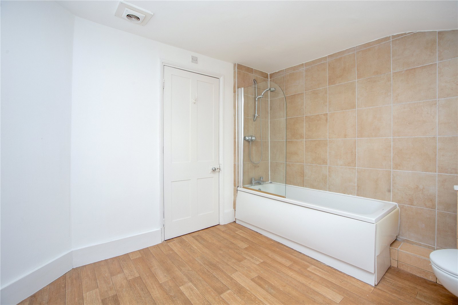 2 bedroom Flat to let in Fairview, Cheltenham, Glos