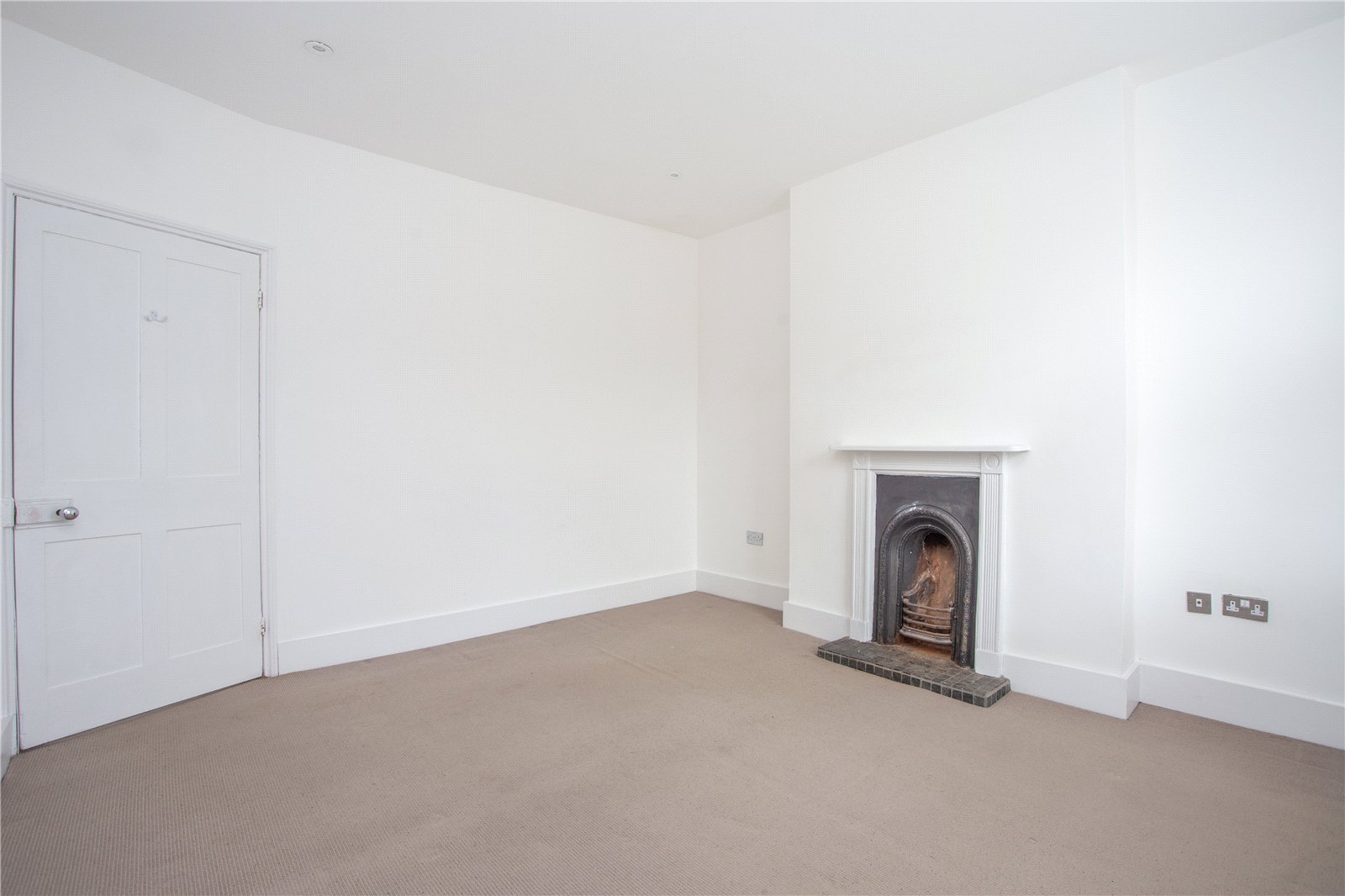 2 bedroom Flat to let in Fairview, Cheltenham, Glos