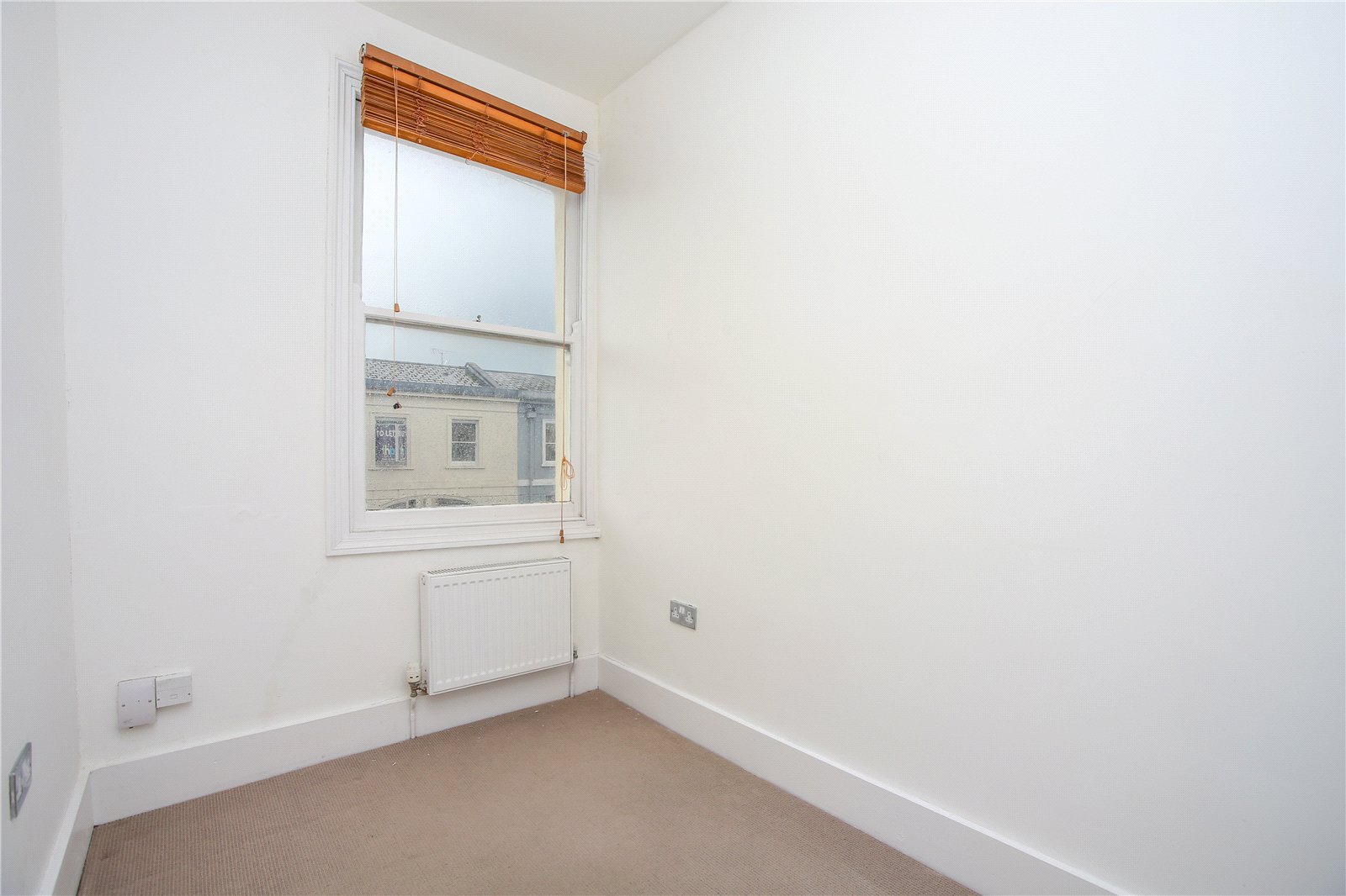 2 bedroom Flat to let in Fairview, Cheltenham, Glos