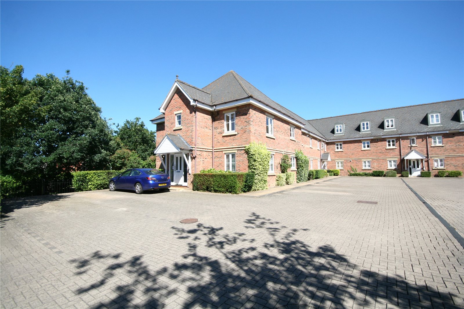 2 bedroom Flat to let in Cheltenham, Glos