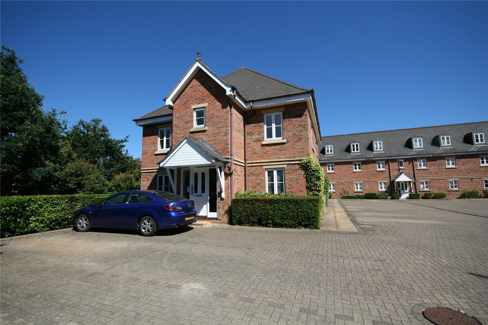 2 bedroom Flat to let in Cheltenham, Glos