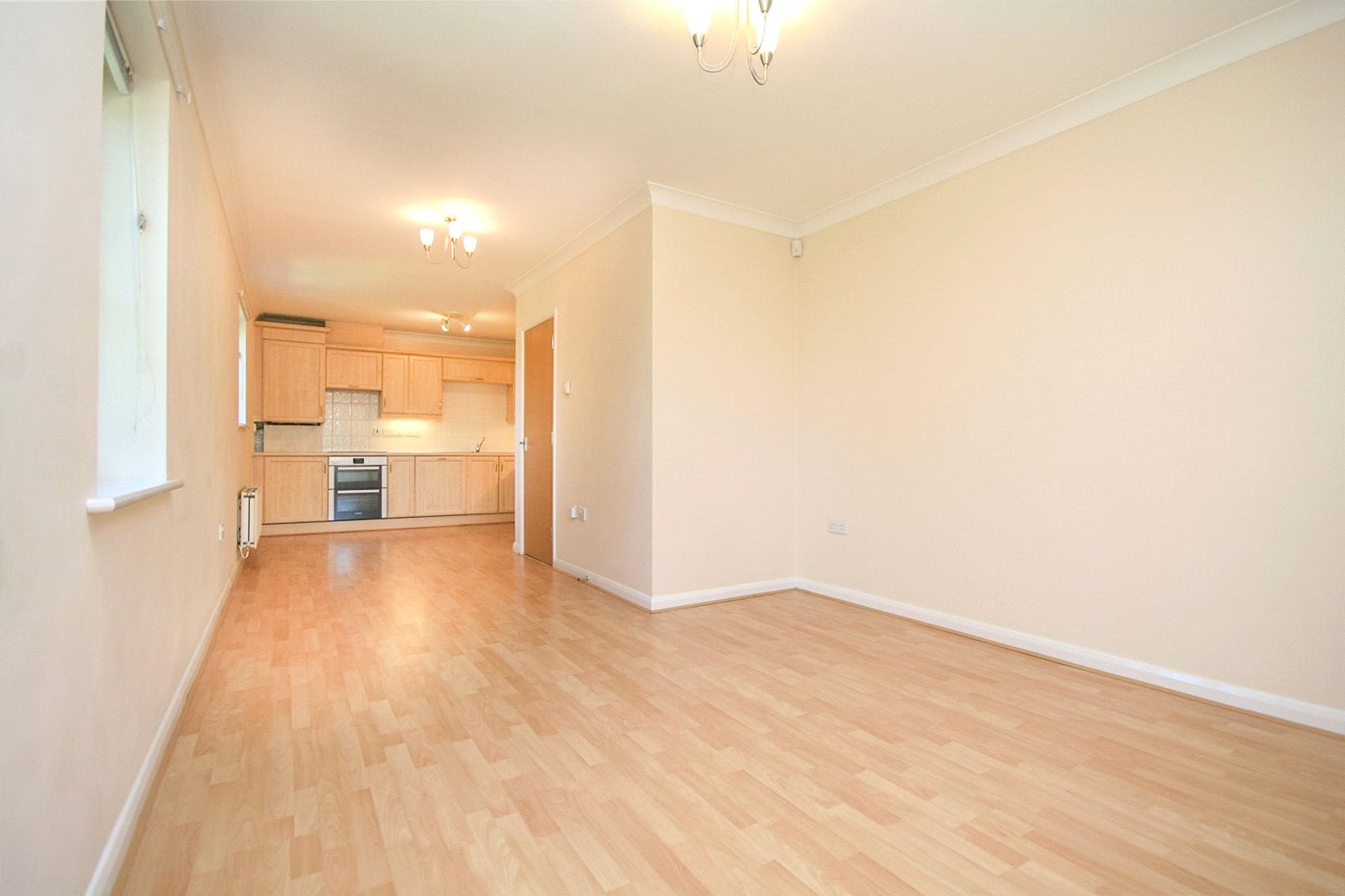 2 bedroom Flat to let in Cheltenham, Glos