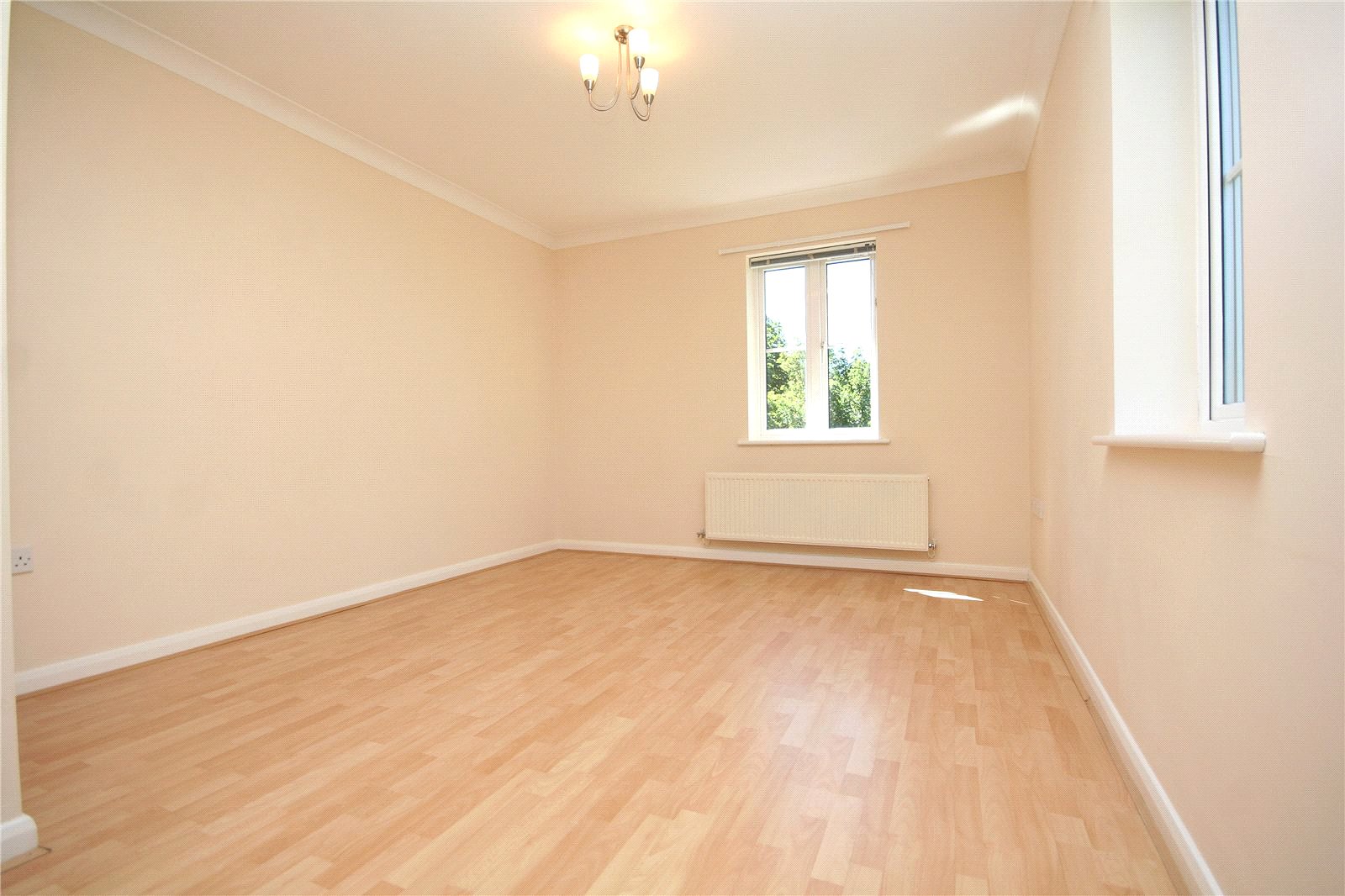 2 bedroom Flat to let in Cheltenham, Glos