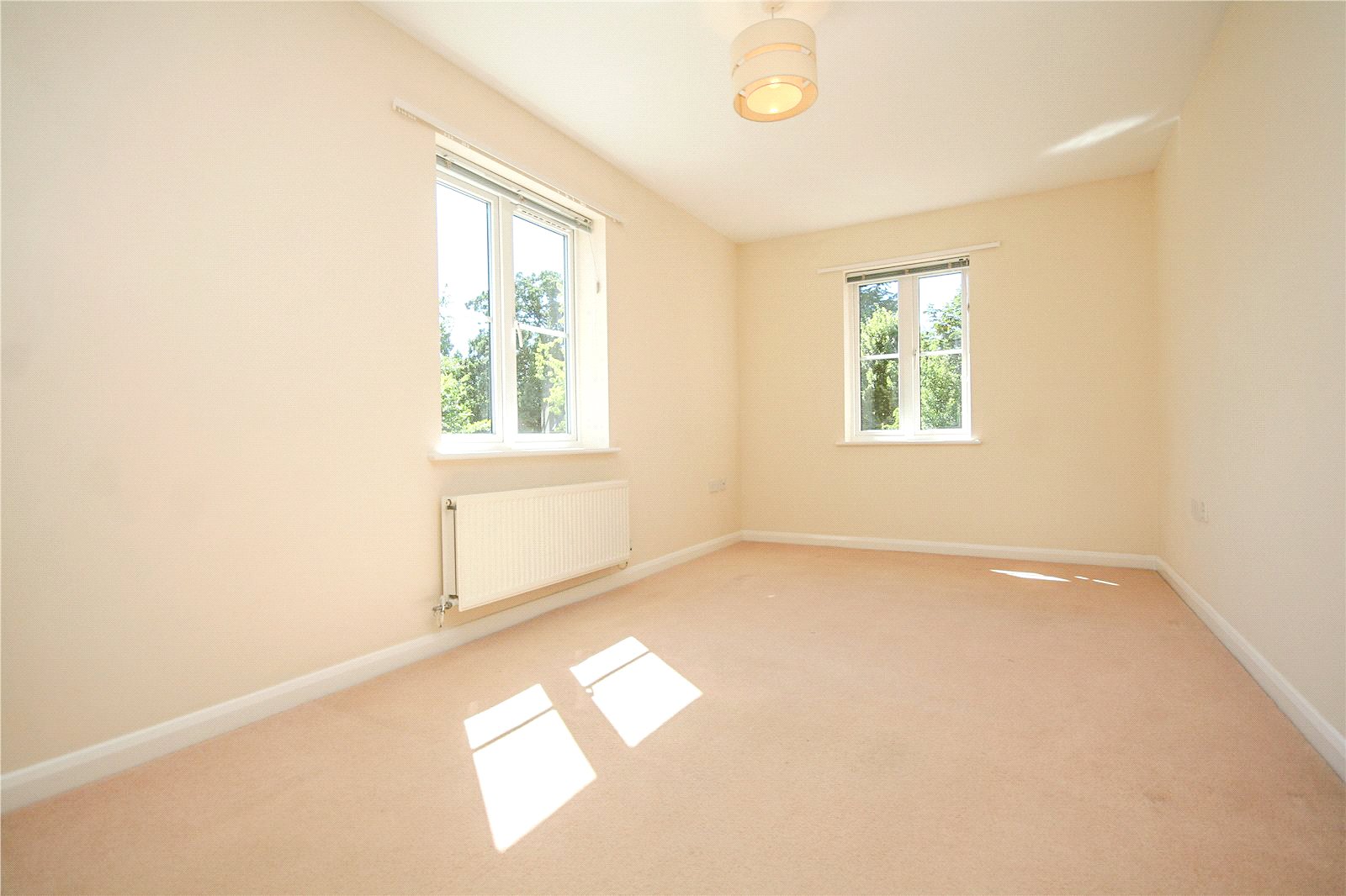 2 bedroom Flat to let in Cheltenham, Glos