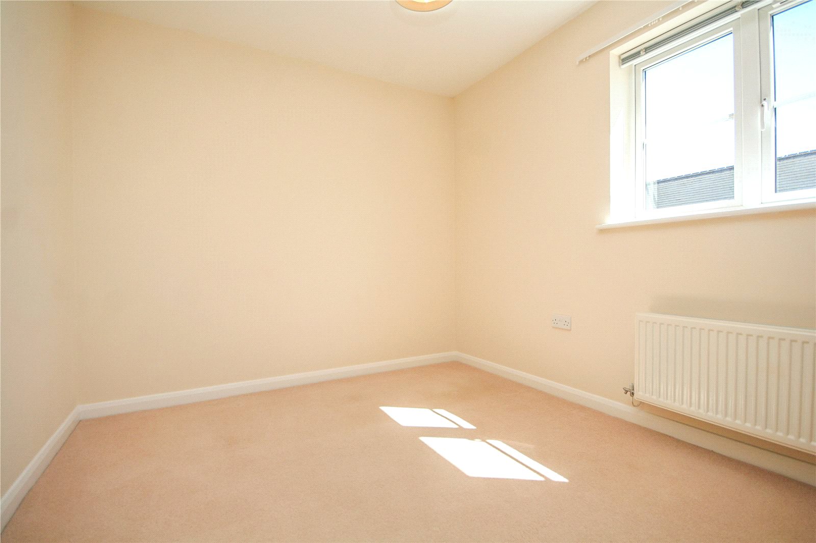 2 bedroom Flat to let in Cheltenham, Glos