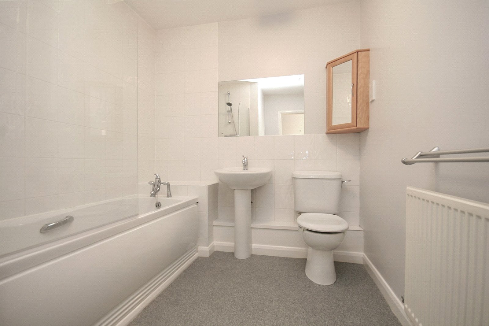 2 bedroom Flat to let in Cheltenham, Glos