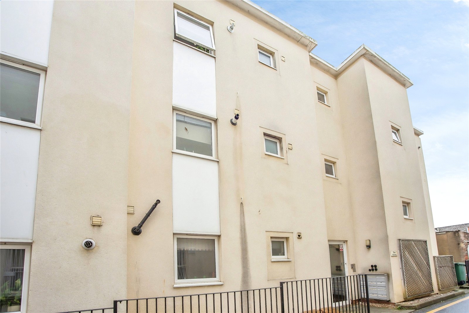 2 bedroom Flat to let in Cheltenham, Gloucestershire
