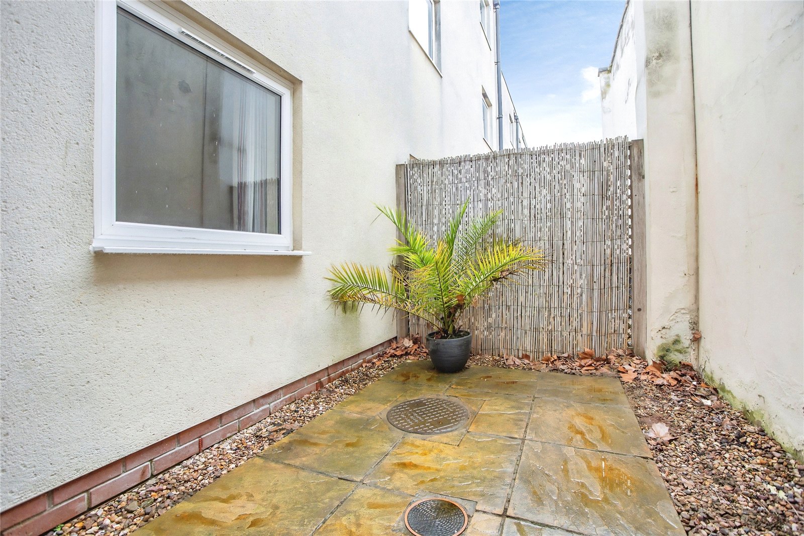 2 bedroom Flat to let in Cheltenham, Gloucestershire