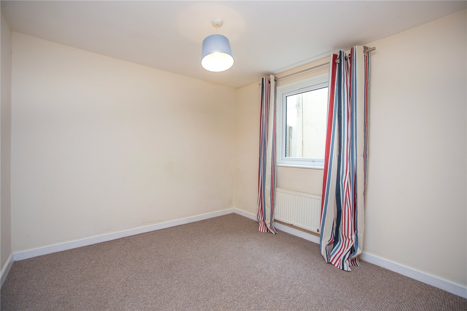 2 bedroom Flat to let in Cheltenham, Gloucestershire