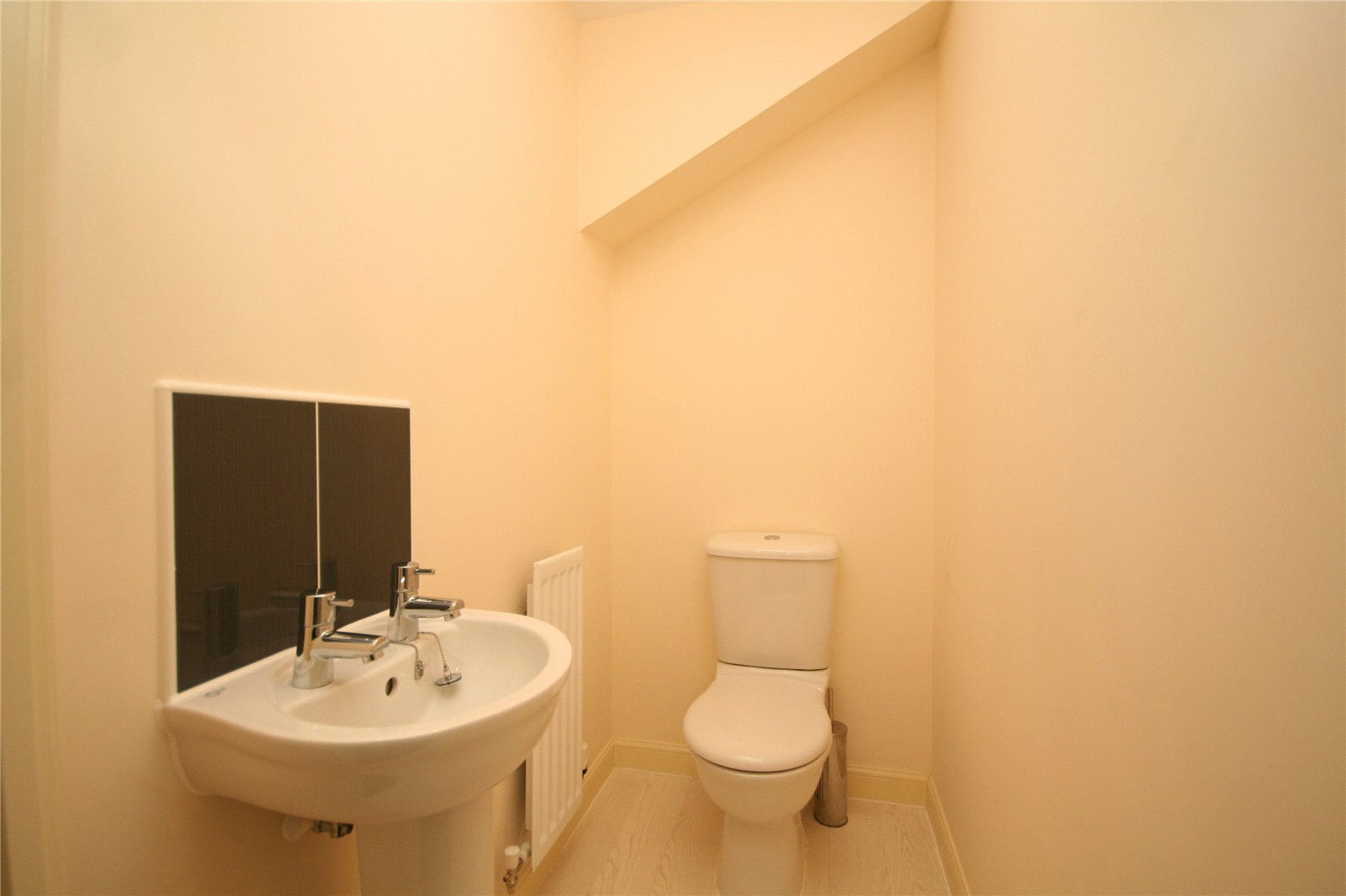 2 bedroom House to let in Bishops Cleeve, Cheltenham, Glos
