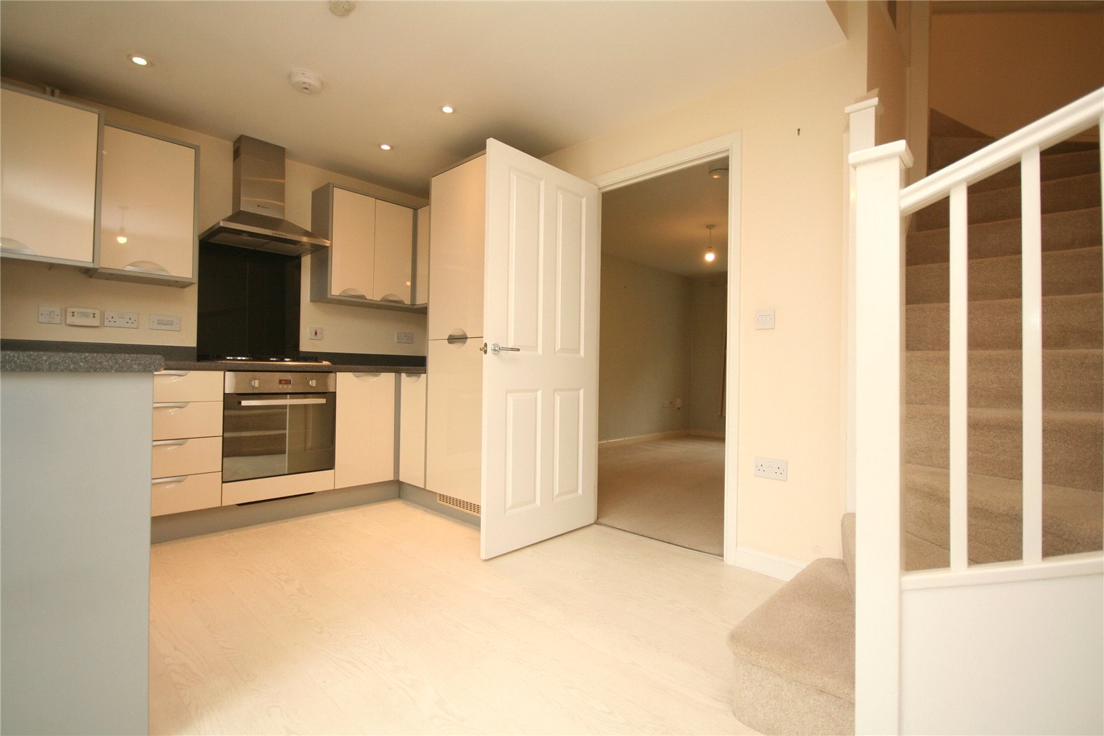 2 bedroom House to let in Bishops Cleeve, Cheltenham, Glos