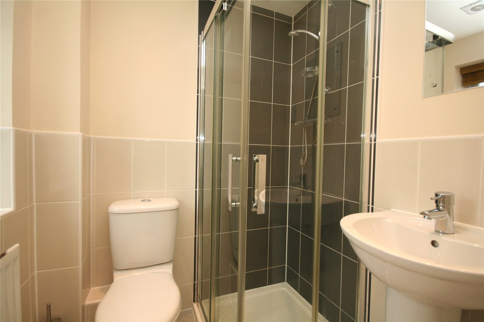 2 bedroom House to let in Bishops Cleeve, Cheltenham, Glos