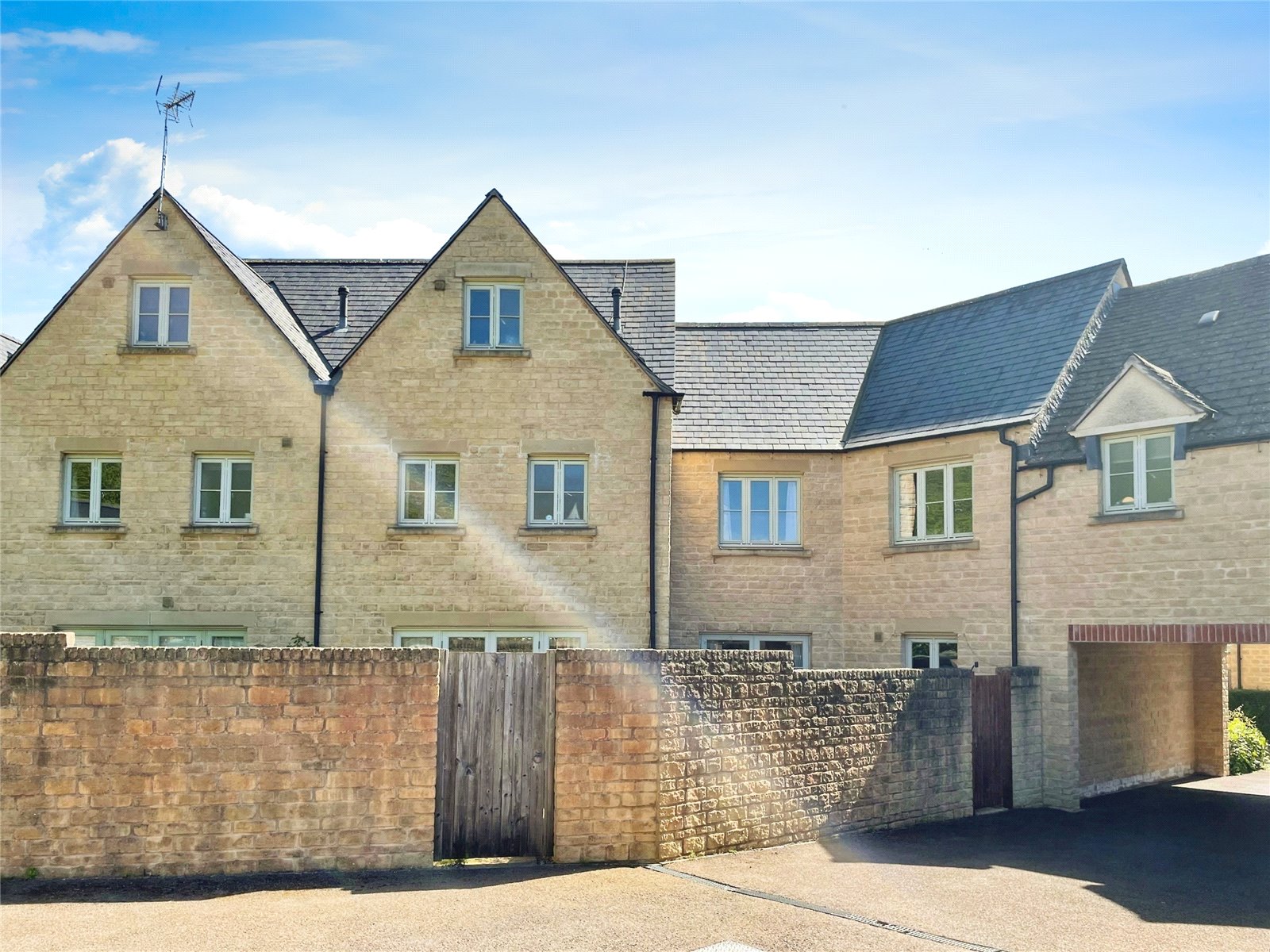 3 bedroom House to let in Cirencester, Gloucestershire