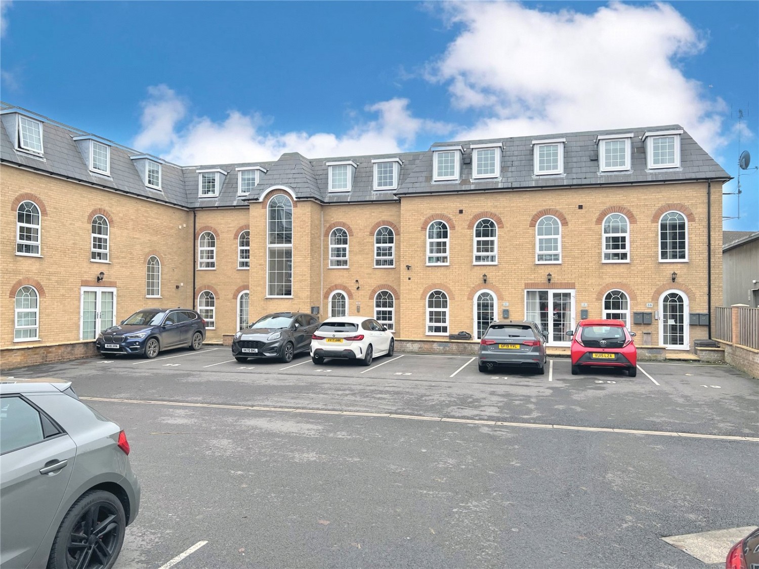 Longwood Court, Cirencester