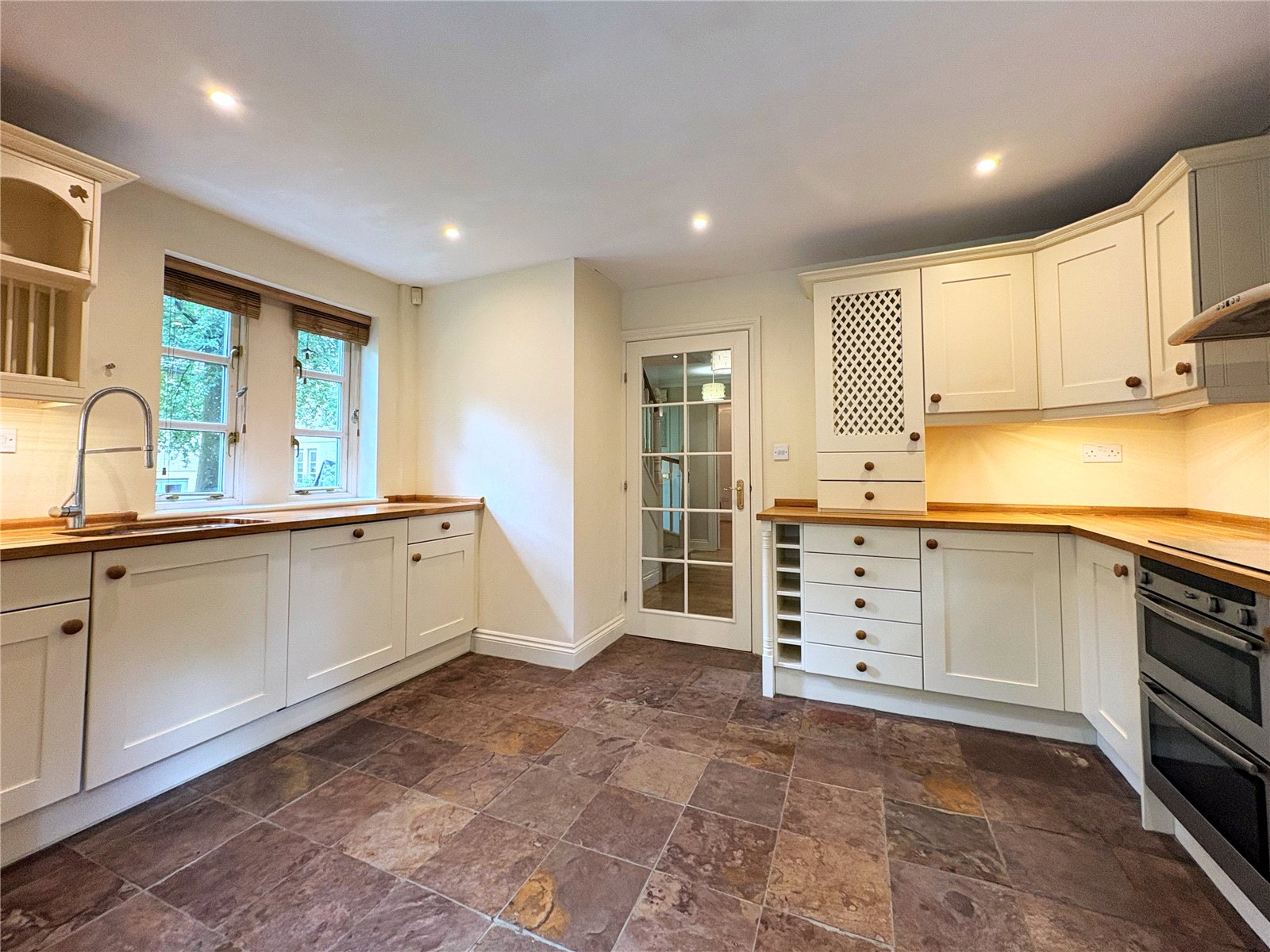 3 bedroom House to let in Cirencester, Gloucestershire