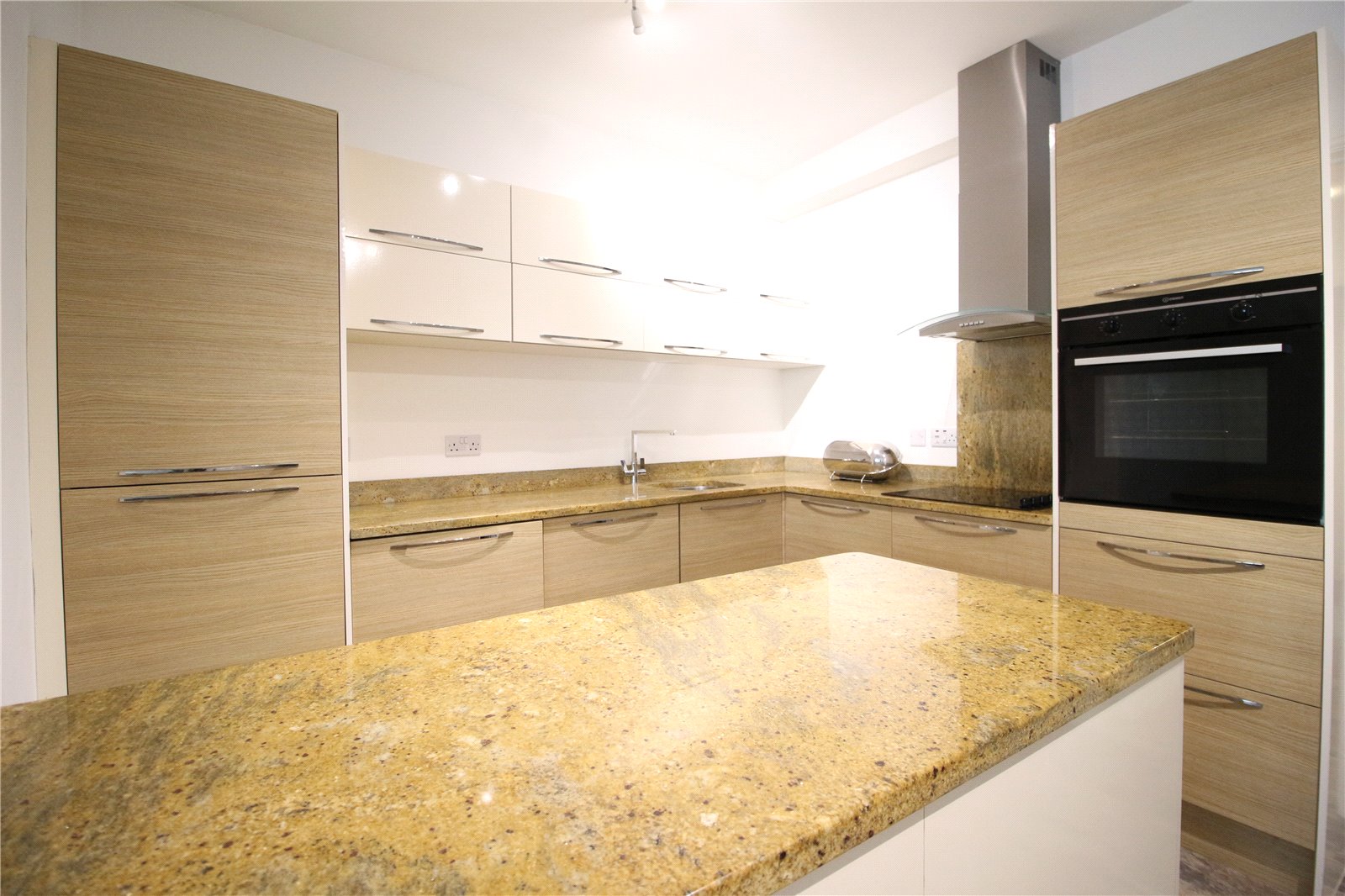 2 bedroom Flat to let in Cirencester, Gloucestershire