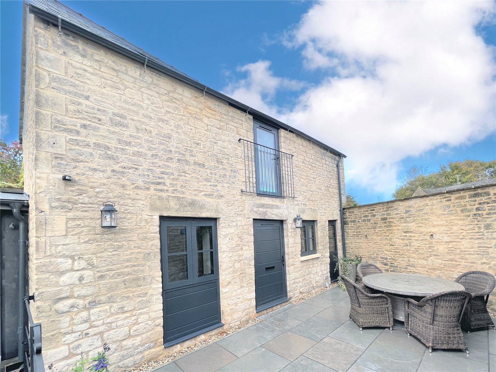 2 bedroom House to let in Cirencester