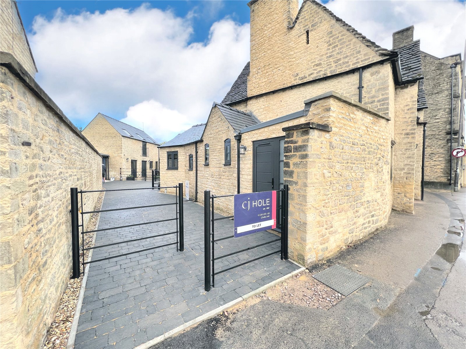 2 bedroom House to let in Cirencester