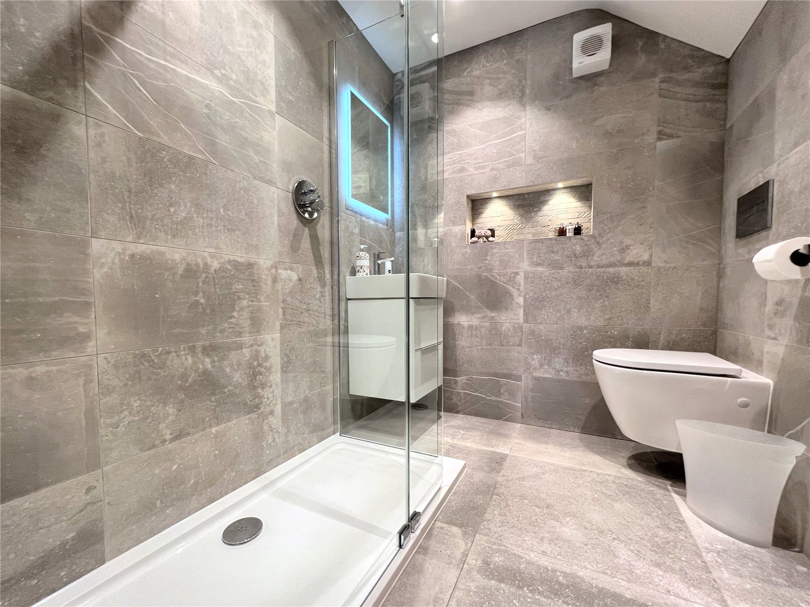 2 bedroom House to let in Cirencester